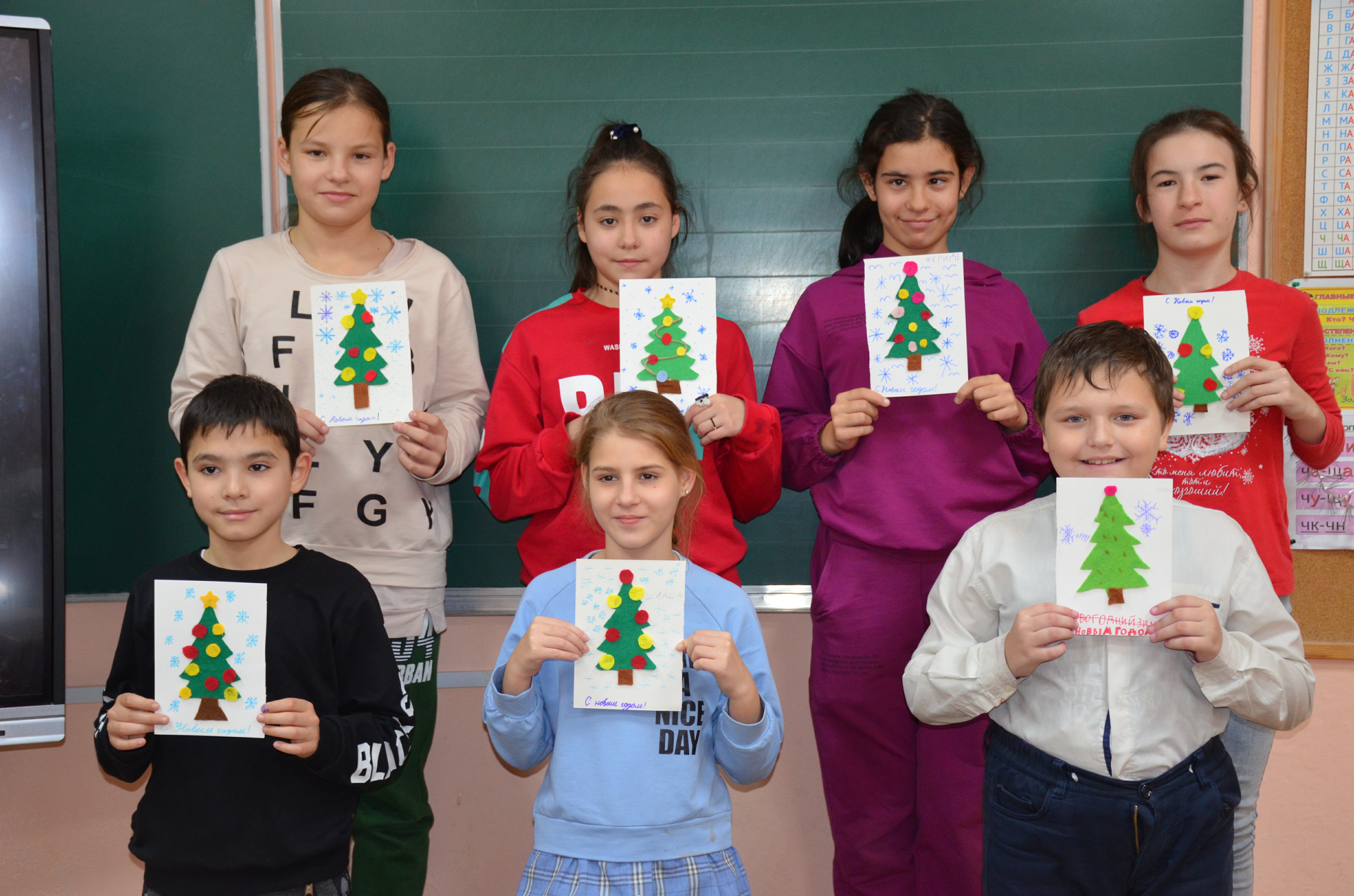 Школьники приняли участие в акции «Новогодняя фронтовая открытка»