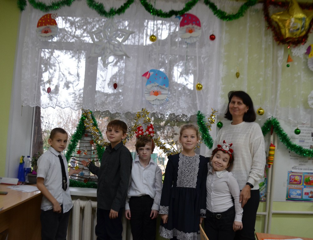 Креативная ёлка: волшебство в каждом кабинете